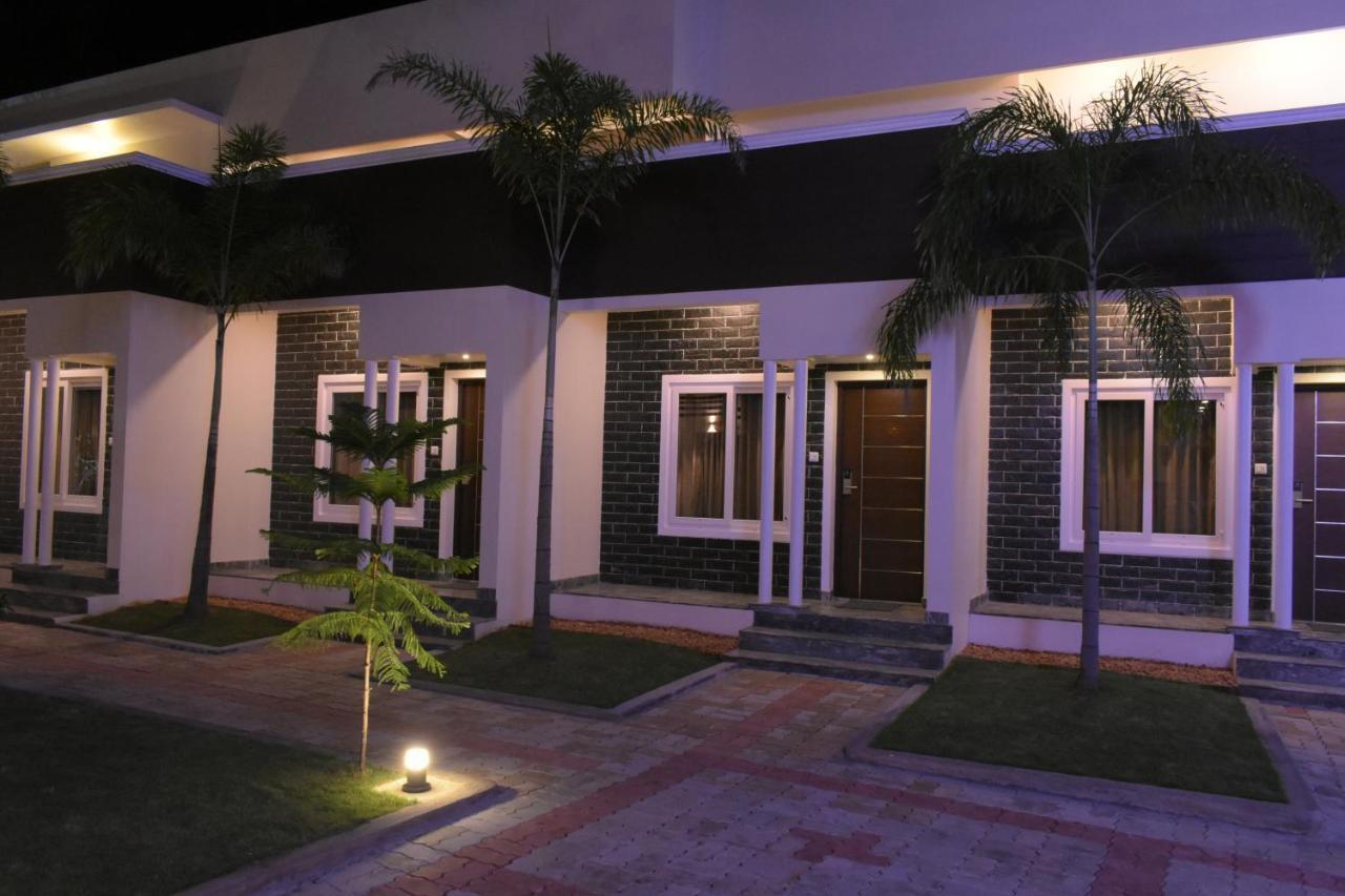 Tranquil Park Hotel Puducherry Eksteriør billede